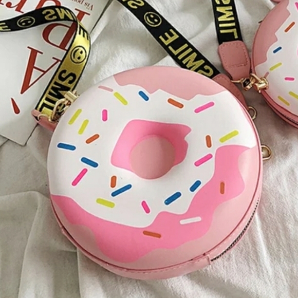 🍩  cross-body bags in stock! - Picture 3 of 8